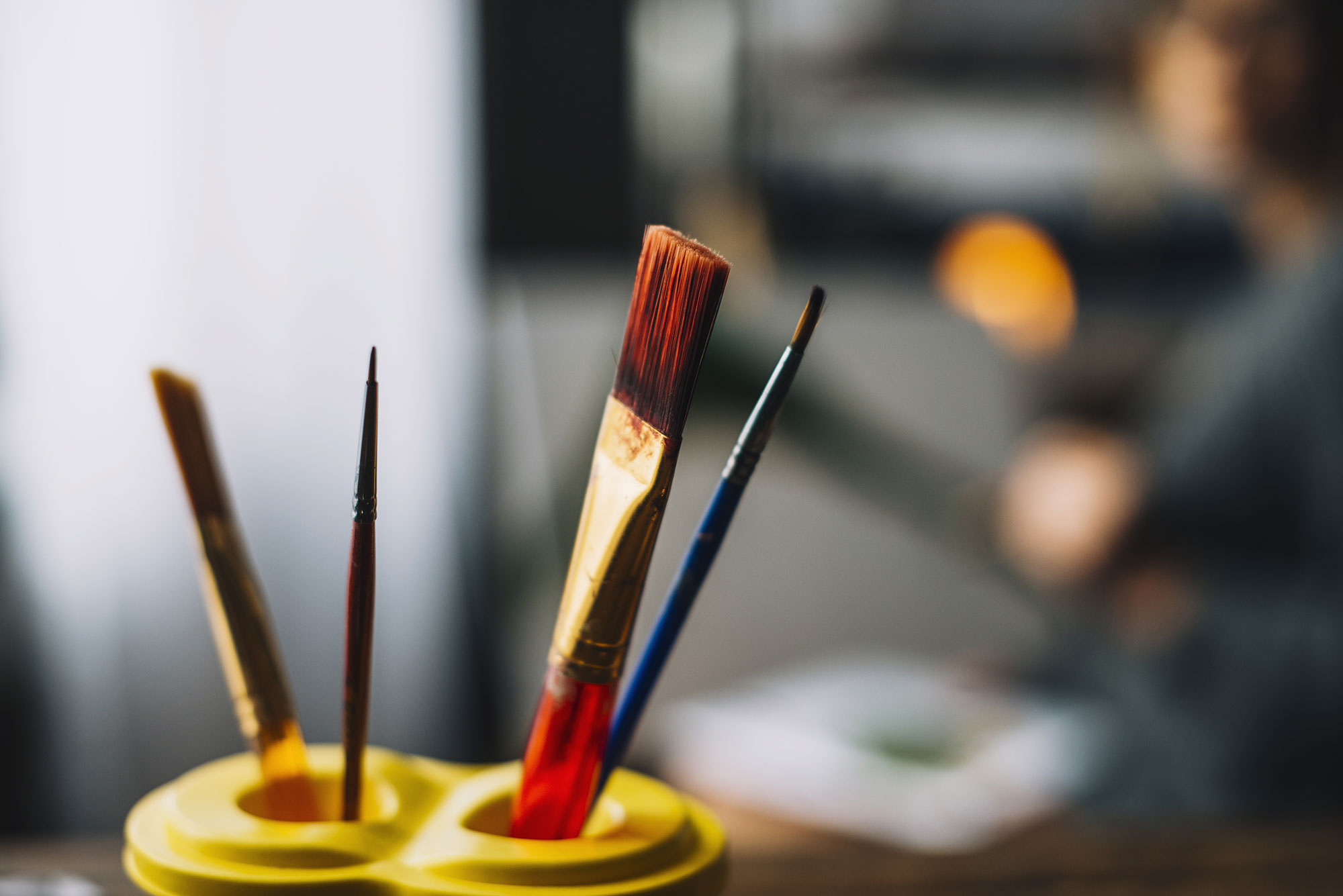 pinceaux pour peindre dans un pot - centre social et culturel beaudésert